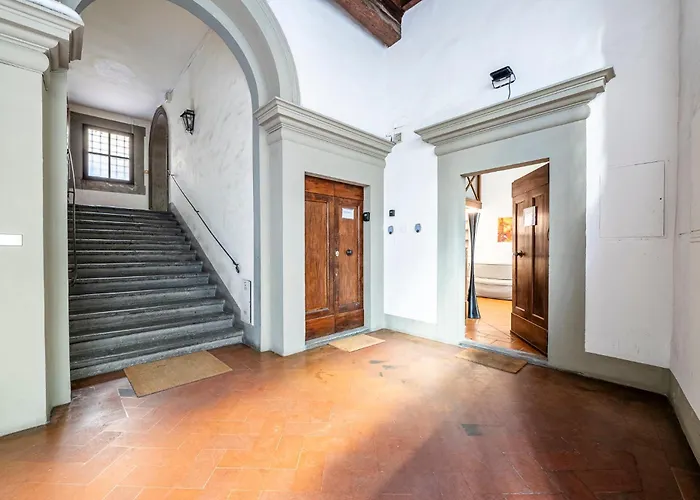 Ground Floor With Patio-Ghibellina 65